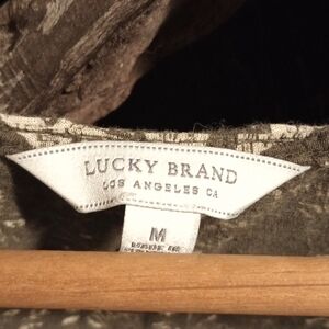 Lucky Brand lightweight tank top size medium. Army green and white